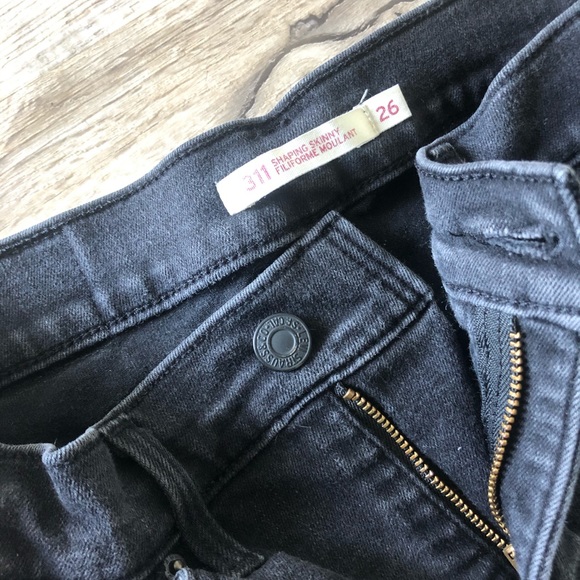 Levi’s Shaping Skinny Jeans- Mid Rise - Picture 2 of 3